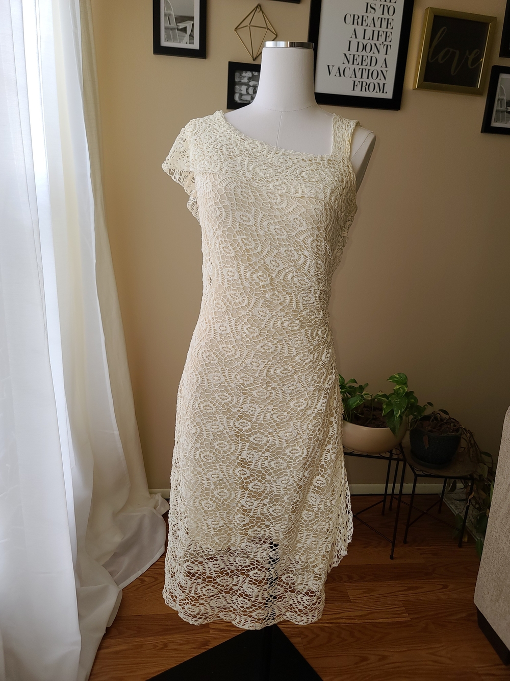 Elegant Cream Lace Sleeveless Dress